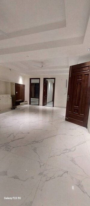 Room in 3 BHK Builder Floor at Sector 45 – for Rent