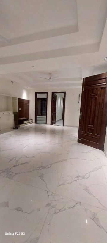 Room in 3 BHK Builder Floor at Sector 45 – for Rent