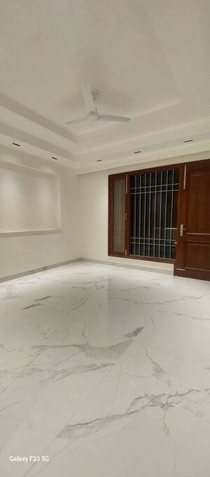 Room in 3 BHK Builder Floor at Sector 45 – for Rent