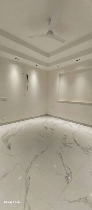 Room in 3 BHK Builder Floor at Sector 45 – for Rent