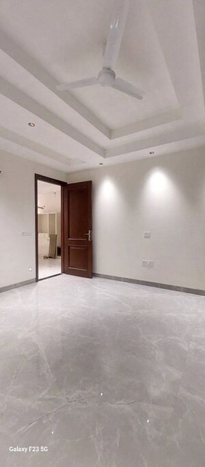 Room in 3 BHK Builder Floor at Sector 45 – for Rent