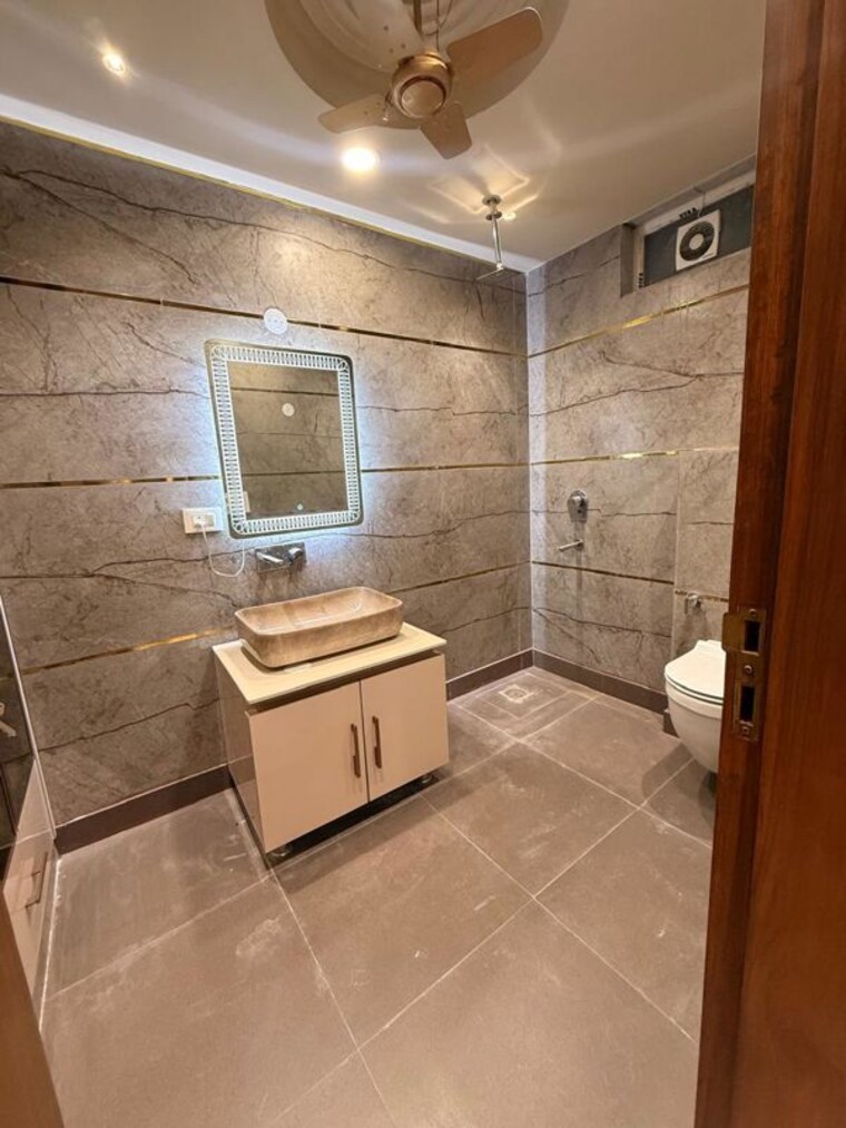 Bathroom, fateh nagar 3 Bedroom 1600 Sq.Ft. Builder Floor In Fateh Nagar Delhi 10053790