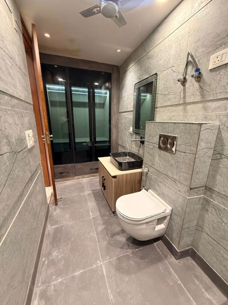 Bathroom, fateh nagar 3 Bedroom 1600 Sq.Ft. Builder Floor In Fateh Nagar Delhi 10053790