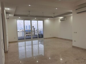 Room in 3 BHK Apartment at Sector 52 – for Rent