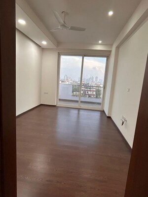 Room in 3 BHK Apartment at Sector 52 – for Rent