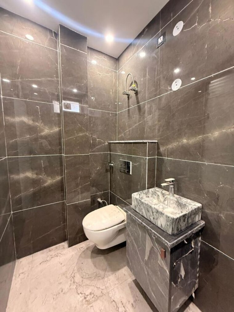 Bathroom, vishnu garden 3 Bedroom 1100 Sq.Ft. Builder Floor In Vishnu Garden Delhi 10053799