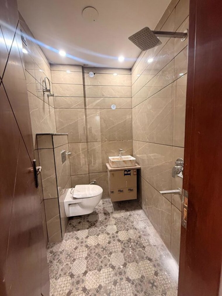 Bathroom, vishnu garden 3 Bedroom 1100 Sq.Ft. Builder Floor In Vishnu Garden Delhi 10053799