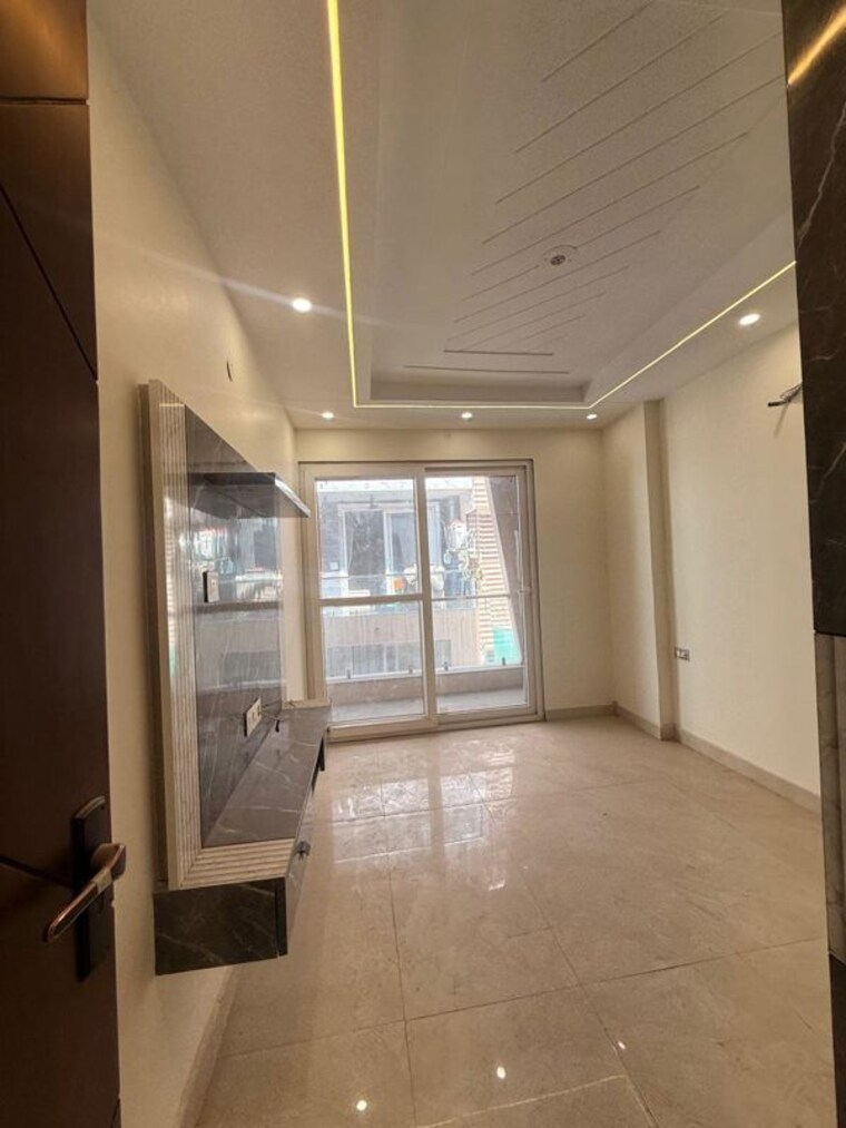 Room, vishnu garden 3 Bedroom 1100 Sq.Ft. Builder Floor In Vishnu Garden Delhi 10053799