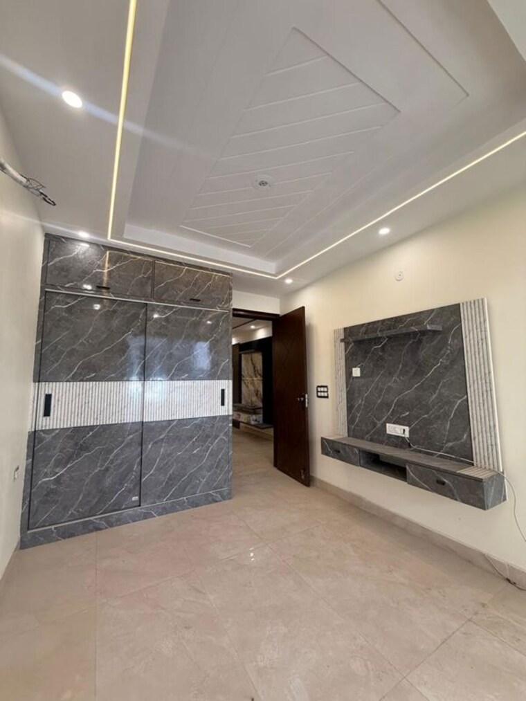 Room, vishnu garden 3 Bedroom 1100 Sq.Ft. Builder Floor In Vishnu Garden Delhi 10053799