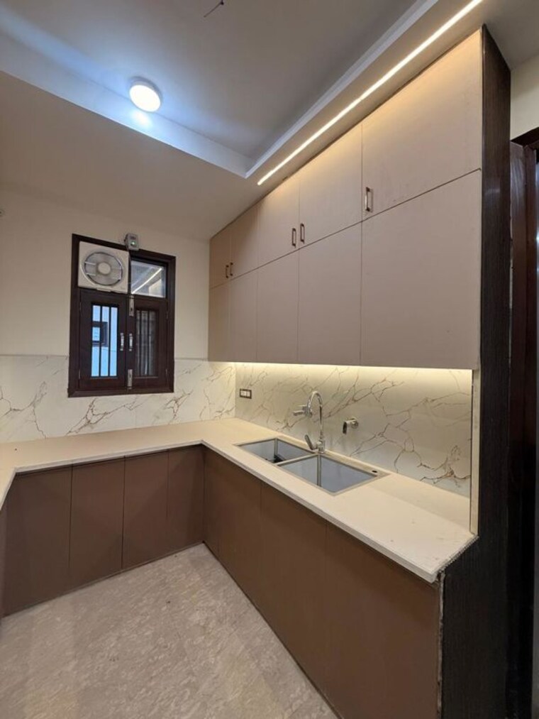 Kitchen, vishnu garden 3 Bedroom 1100 Sq.Ft. Builder Floor In Vishnu Garden Delhi 10053799