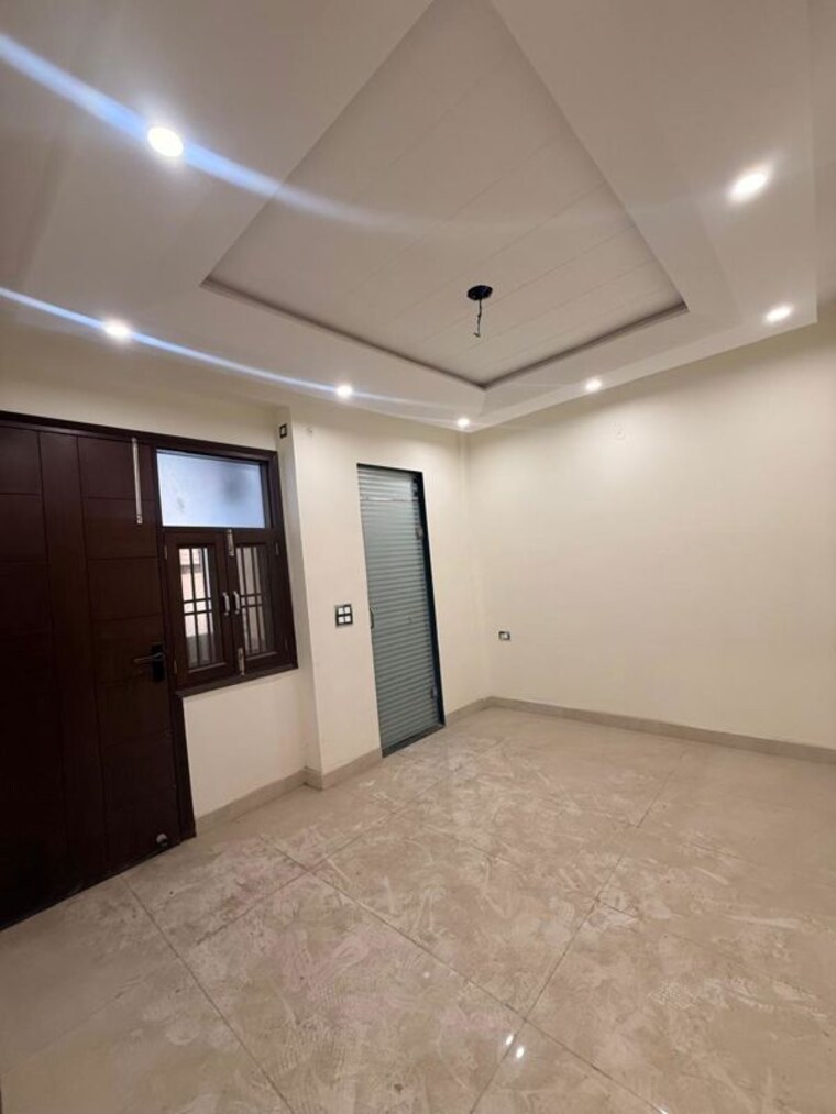 Room, vishnu garden 3 Bedroom 1100 Sq.Ft. Builder Floor In Vishnu Garden Delhi 10053799
