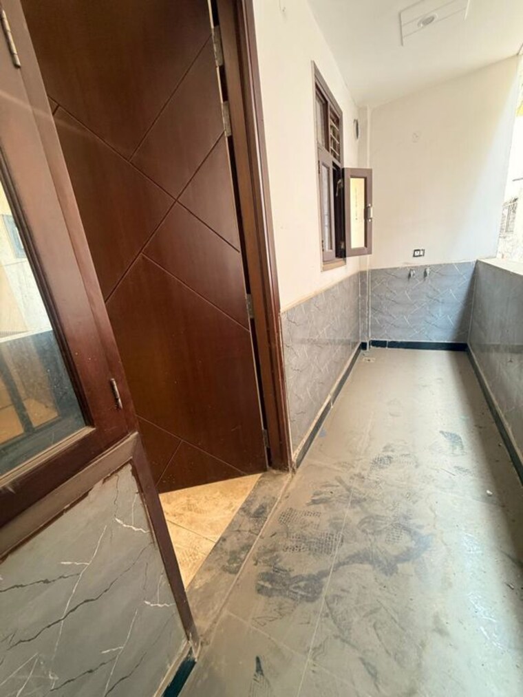 Kitchen, vishnu garden 3 Bedroom 1100 Sq.Ft. Builder Floor In Vishnu Garden Delhi 10053799