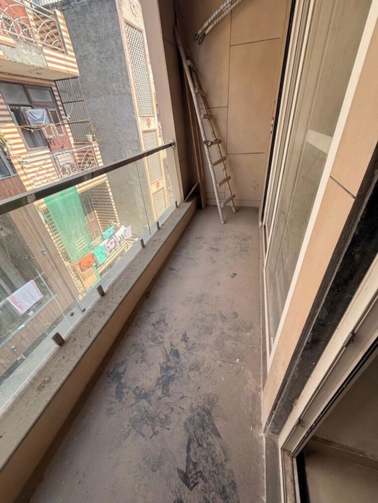 Balcony, vishnu garden 3 Bedroom 1100 Sq.Ft. Builder Floor In Vishnu Garden Delhi 10053799