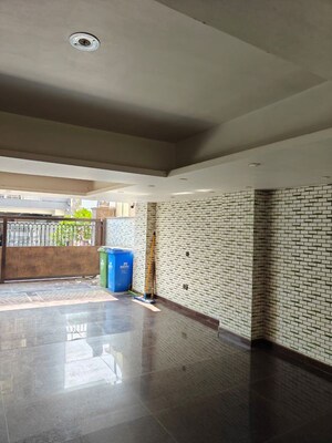 Parking in 2 BHK Builder Floor at Sector 42 – for Rent