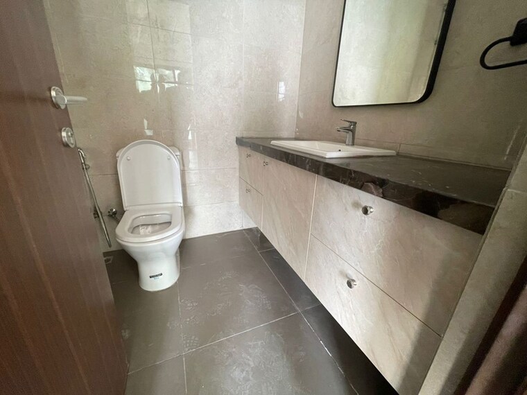 Bathroom, paras-tierea 3 Bedroom 1700 Sq.Ft. Apartment In Sector 137 Noida 10053828