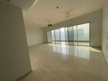 Room in 3 BHK Apartment at Paras Tierea, Sector 137 – for Rent