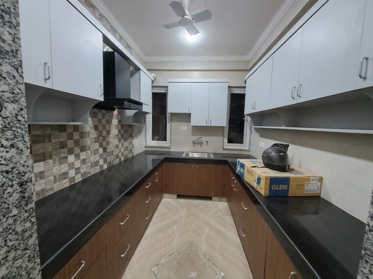 Kitchen, chittaranjan park 3 Bedroom 260 Sq.Yd. Builder Floor In Chittaranjan Park Delhi 10053819