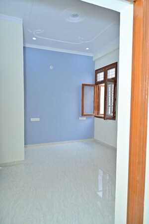 Room in 2 BHK Independent House at Gomti Nagar – for Rent