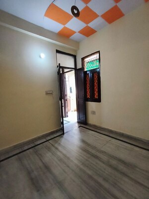 Room in 2 BHK Builder Floor at Vaishali Sector 3 – for Rent