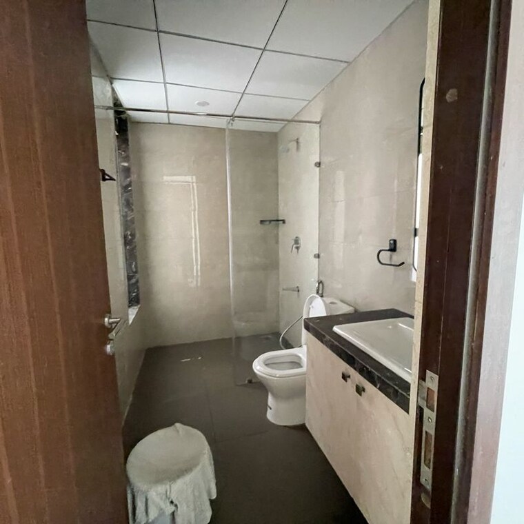 Bathroom, kalpataru-vista 4 Bedroom 3938 Sq.Ft. Apartment In Sector 128 Noida 10053870