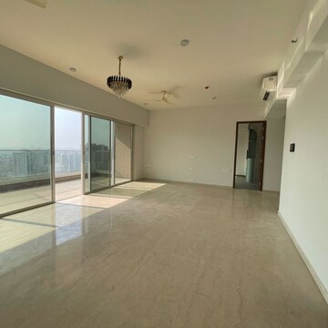 Room in 4 BHK Apartment at Kalpataru Vista, Sector 128 – for Rent