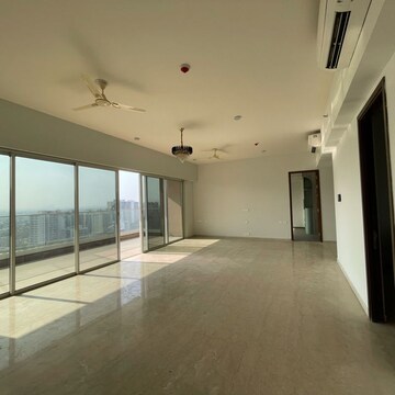 Room in 4 BHK Apartment at Kalpataru Vista, Sector 128 – for Rent