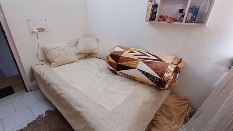 Bedroom, east of kailash 1 RK 250 Sq.Ft. Builder Floor In East Of Kailash Delhi 10053909