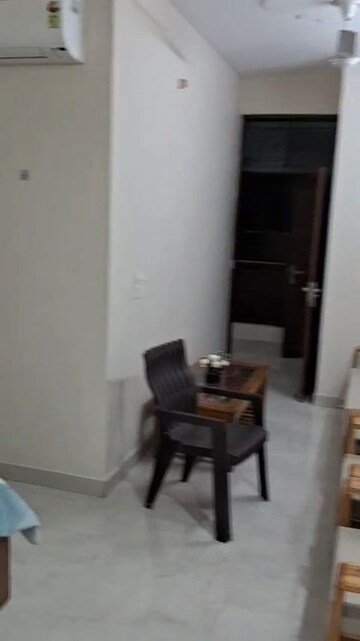 Room in 2 BHK Builder Floor at Lajpat Nagar – for Rent