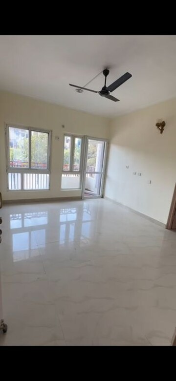 Room in 3 BHK Apartment at Siddharth Vihar – for Rent