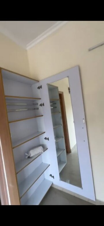 Furnished Amenities in 3 BHK Apartment at Siddharth Vihar – for Rent