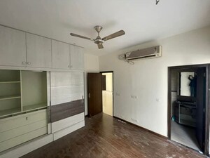 Room in 3 BHK Villa at BPTP Amstoria, Sector 102 – for Rent