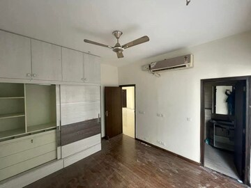 Room in 3 BHK Villa at BPTP Amstoria, Sector 102 – for Rent