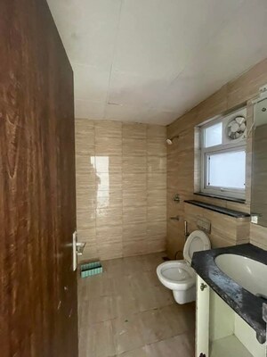 Bathroom in 3 BHK Villa at BPTP Amstoria, Sector 102 – for Rent