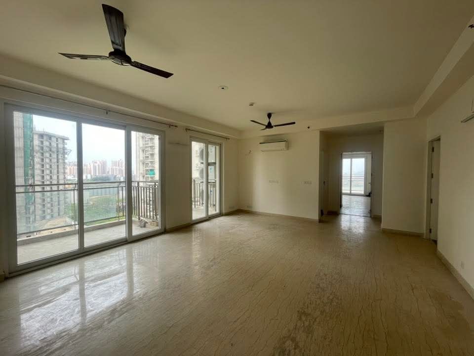 4 BHK + Servant Room,Extra Room Apartment For Rent in Conscient Heritage Max