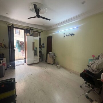 Room in 4 BHK Apartment at Sector 15 – for Rent