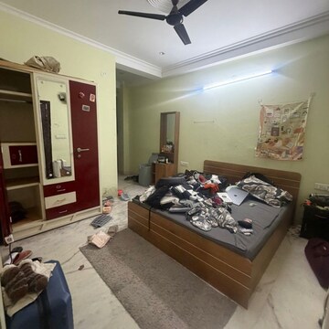 Bedroom in 4 BHK Apartment at Sector 15 – for Rent