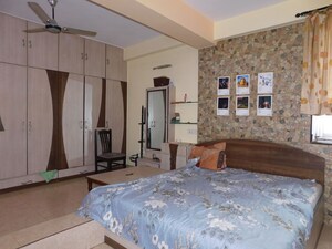 Bedroom in 2 BHK Apartment at Chembur – for Rent