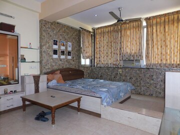 Bedroom in 2 BHK Apartment at Chembur – for Rent