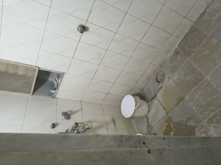 Bathroom, kurla east 1 Bedroom 500 Sq.Ft. Apartment In Kurla East Mumbai 10054124