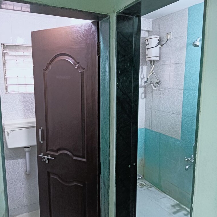 Bathroom, madhuban colony 1 Bedroom 550 Sq.Ft. Apartment In Madhuban Colony Pune 10054125