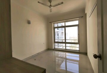 Room in 2 BHK Apartment at Jaypee Kensington Heights, Sector 133 – for Sale