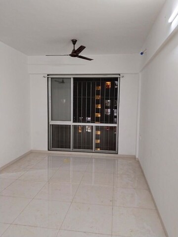 Room in 1 BHK Apartment at Neel Sidhi Infinity, Khanda Colony – for Rent