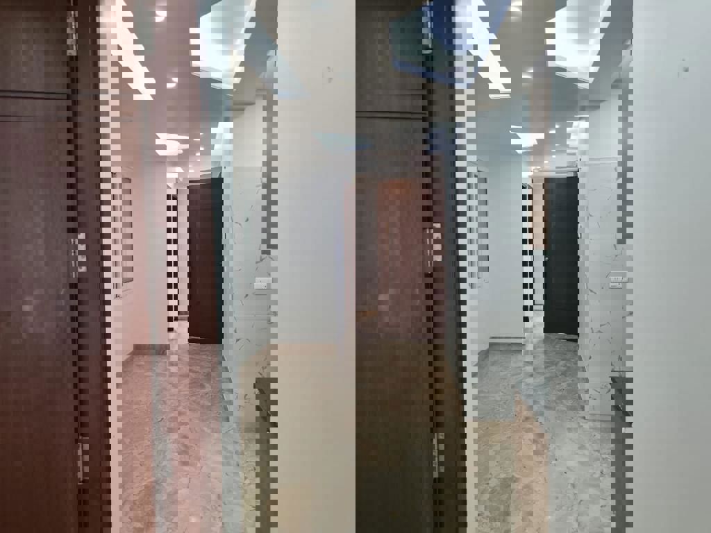 1 BHK 100 Sq.Mt. Apartment in RWA Apartments Sector 19