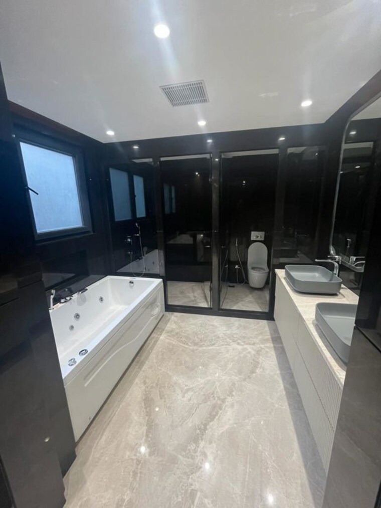 Bathroom, panchsheel park 5 Bedroom 9800 Sq.Ft. Builder Floor In Panchsheel Park Delhi 10054212