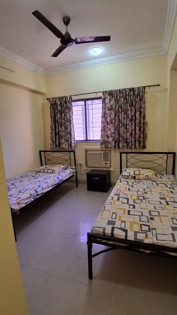 Bedroom in 3 BHK Apartment at Raheja Sherwood, Goregaon East – for Rent