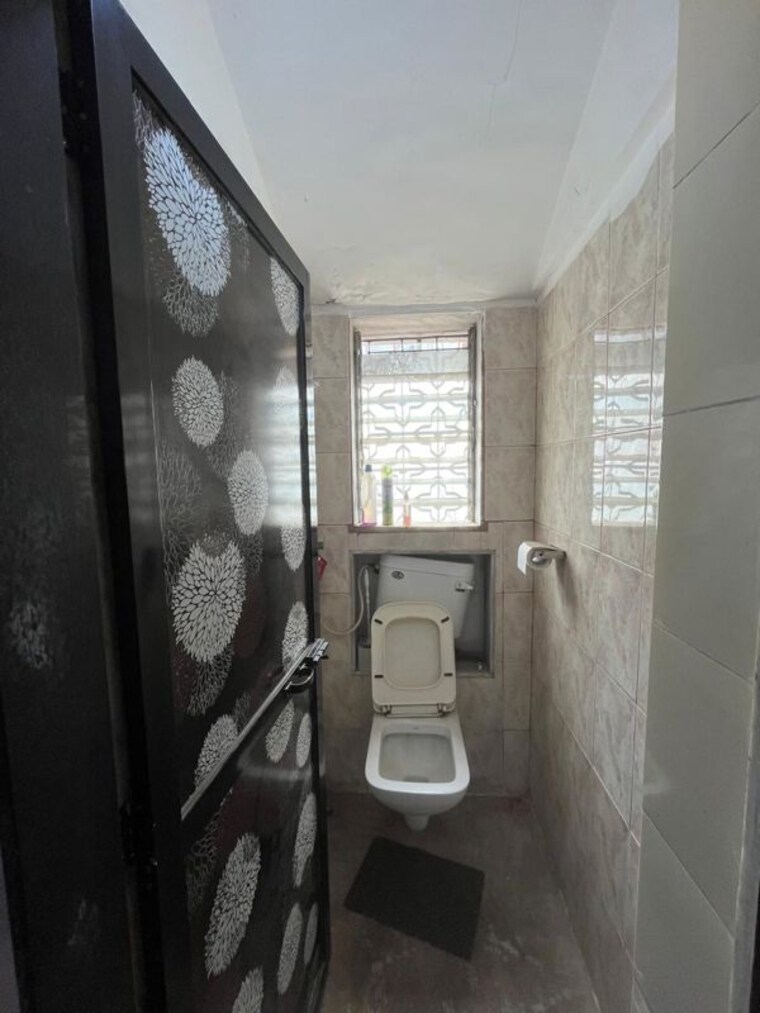 Bathroom, andheri west 1 Bedroom 500 Sq.Ft. Apartment In Andheri West Mumbai 10054243