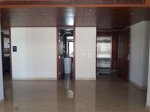 Room in 4 BHK Builder Floor at Panchsheel Park – for Sale
