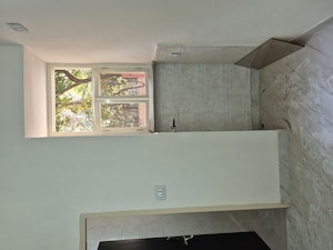 Furnished Amenities in 1.5 BHK Apartment at Mayur Vihar – for Rent