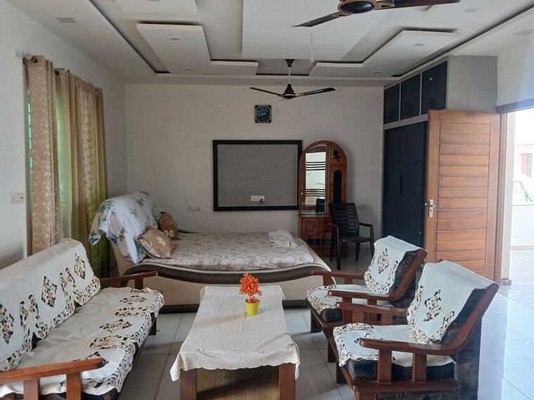 Living Room, sector 9 1.5 Bedroom 280 Sq.Yd. Apartment In Sector 9 Hisar 10054272