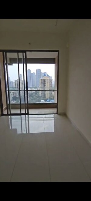 Room in 4 BHK Apartment at Prestige Siesta, Mulund West – for Sale